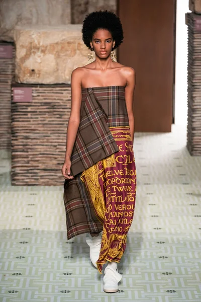 Look 15